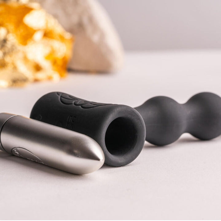 Petite Sensations Pearls Anal Plug Vibrator Black — Black silicone